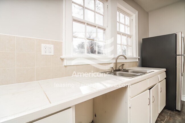 Building Photo - 1315 Lorick Ave