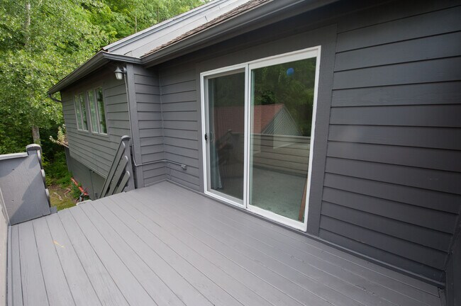 Deck 1 and Private entrance - 260 Hogan Rd