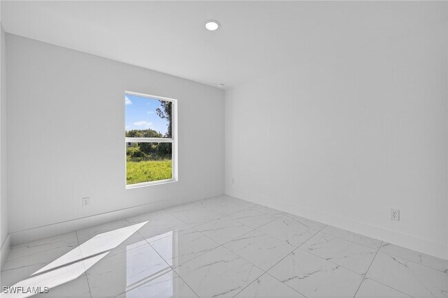 Building Photo - 366 Butler Ave S