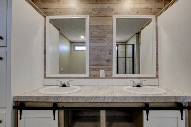 Building Photo - 295 Seay Rd