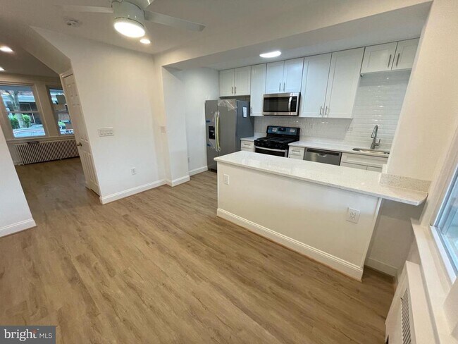 Building Photo - 1718 Lang Pl NE