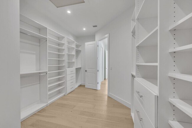 Building Photo - New Construction- walk to Park Avenue