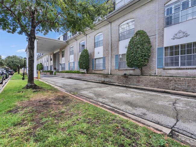 Building Photo - 2601 Bellefontaine St