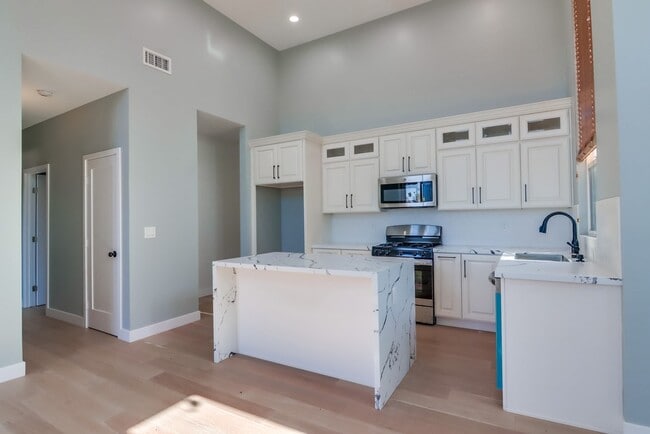 Building Photo - 3336 Altadena Ave.
