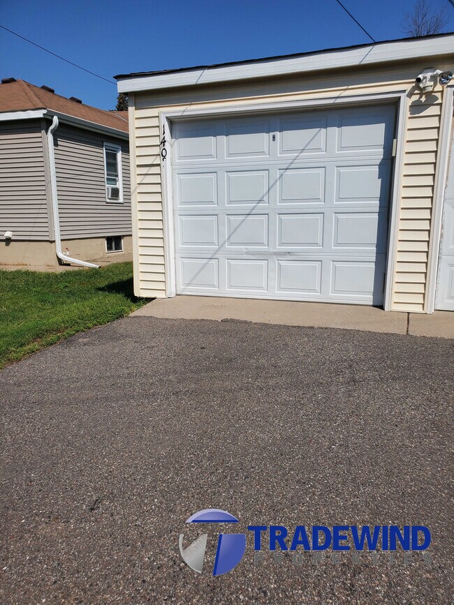 Building Photo - 1408 Lake St NE