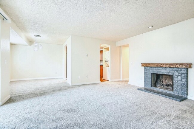 Building Photo - NEW PRICE!!! Modern, Remodeled  2BR/1BA wi...