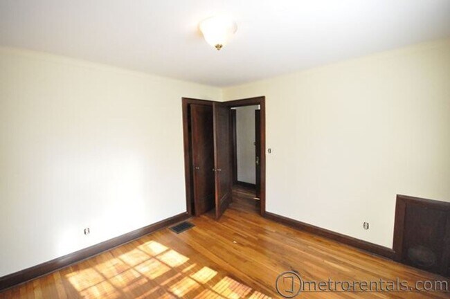 Building Photo - 3201 Indianola Ave