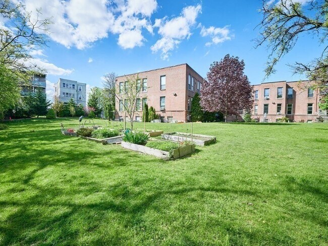 Building Photo - 141 Savin Hill Ave