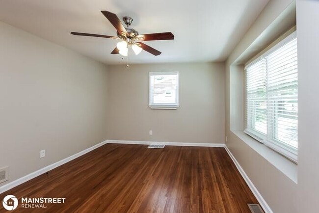 Building Photo - 5320 Southampton Rd, Charlotte, NC 28217