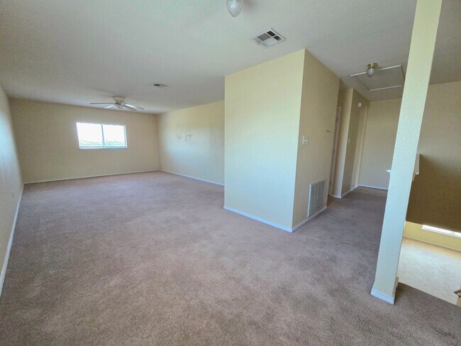 Building Photo - SPACIOUS 2 STORY HOUSE / SPACIOUS YARD / C...