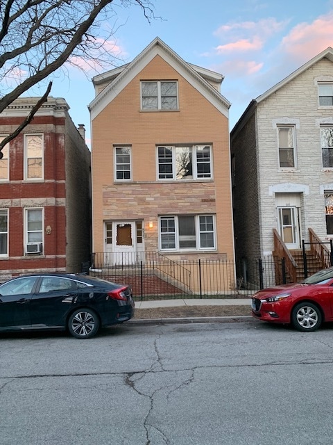 Building Photo - 853 N Marshfield Ave