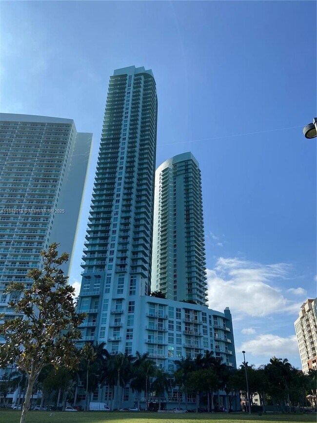 Building Photo - 1900 N Bayshore Dr