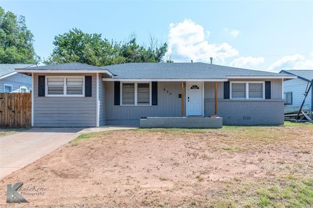 Building Photo - 833 Westview Dr