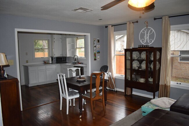 Building Photo - FULLY Renovated home in Historic Temple Neighborhood!