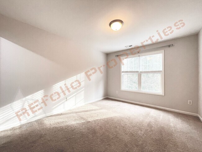 Building Photo - 112 Taylors Creek Ct