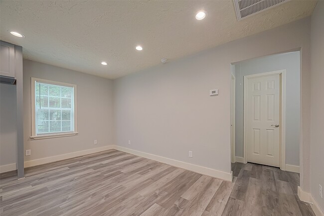 Building Photo - 4417 Knoxville St
