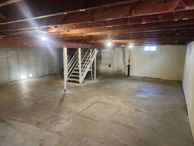 Building Photo - 3204-3206 Runway Ave