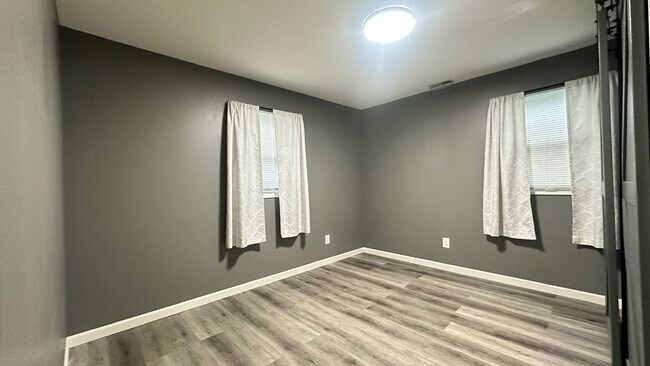 Building Photo - Great layout, cozy 3-bedroom, 1-bath house in a quiet neighborhood