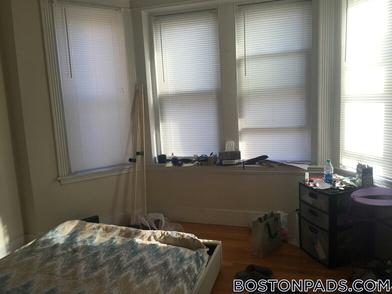 Building Photo - 171 Hemenway St