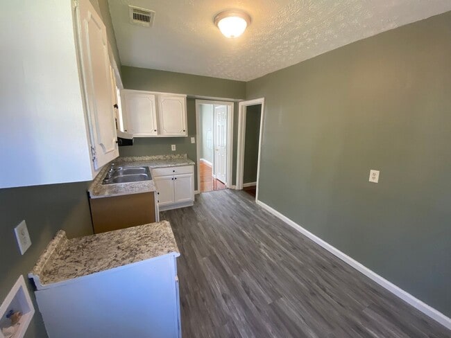 Building Photo - **AVAILABLE NOW**East Columbus, GA 4 Bedroom / 1 Bathroom Home for Rent