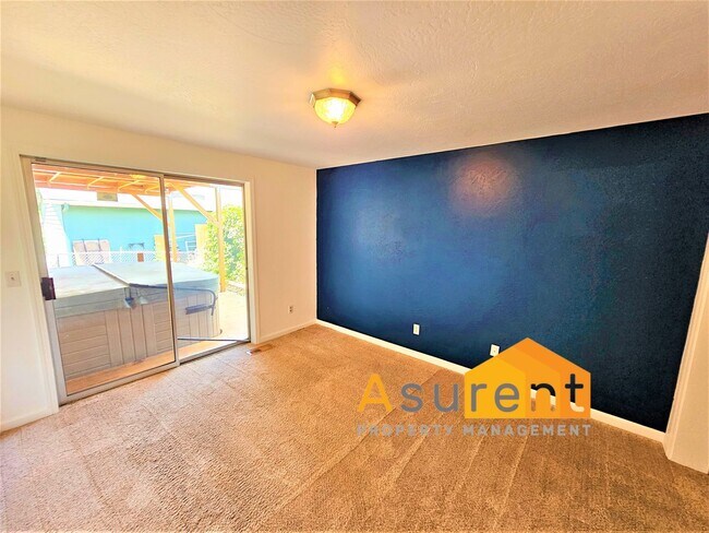 Building Photo - 3085 Connell Ave