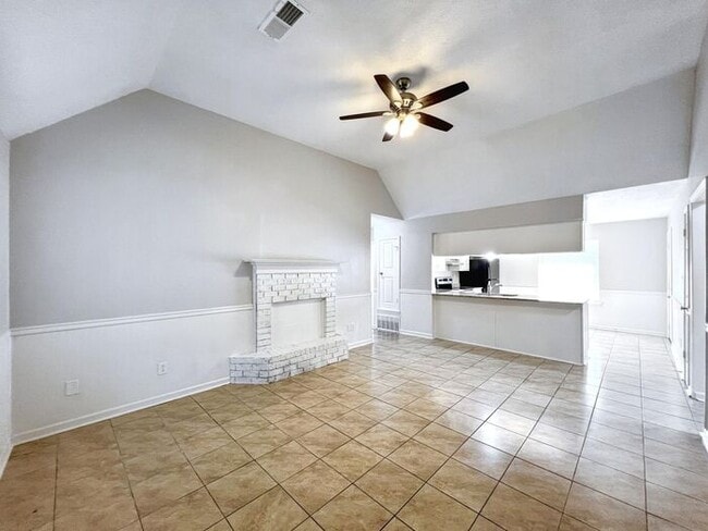 Building Photo - 5880 Waverly Dr