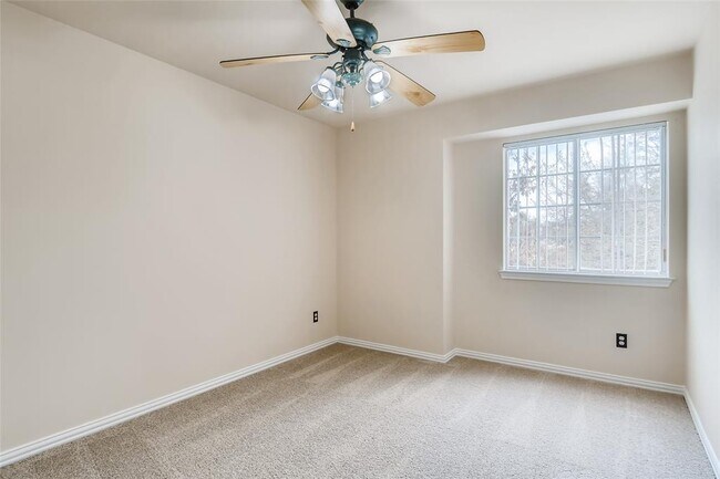 Building Photo - 1822 Rosenborough Ln N