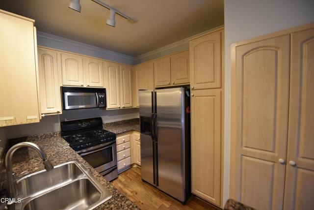 Building Photo - 300 N El Molino Ave