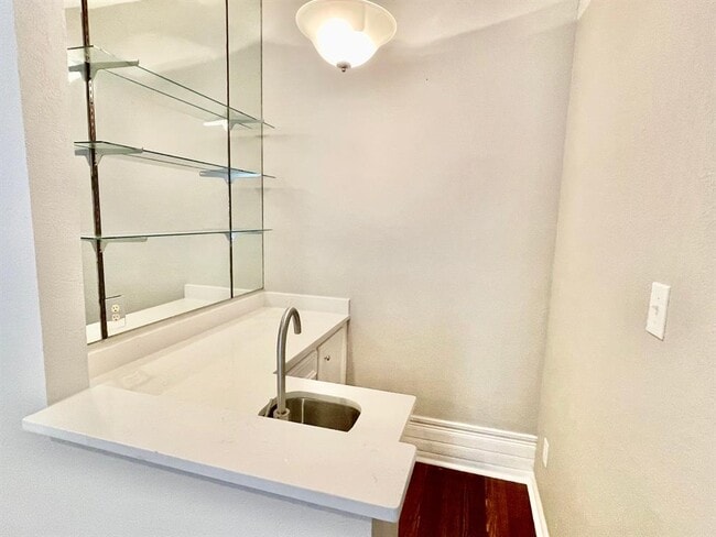 Building Photo - 6208 Lost Horizon Dr