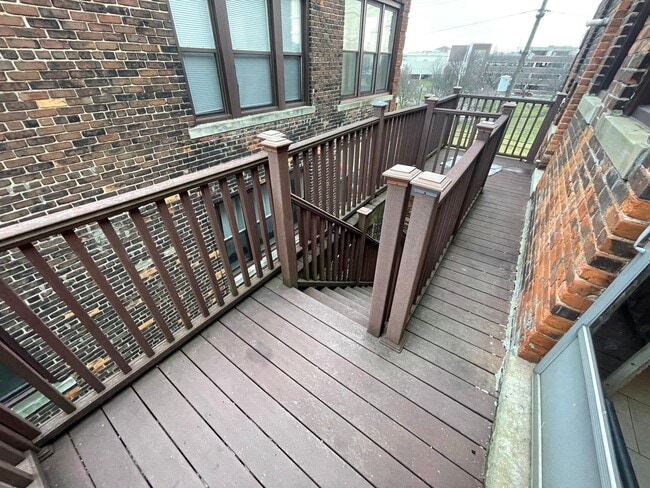 Building Photo - 2 BEDROOM LOCATED IN THE HEART OF THE ART DISTRICT!