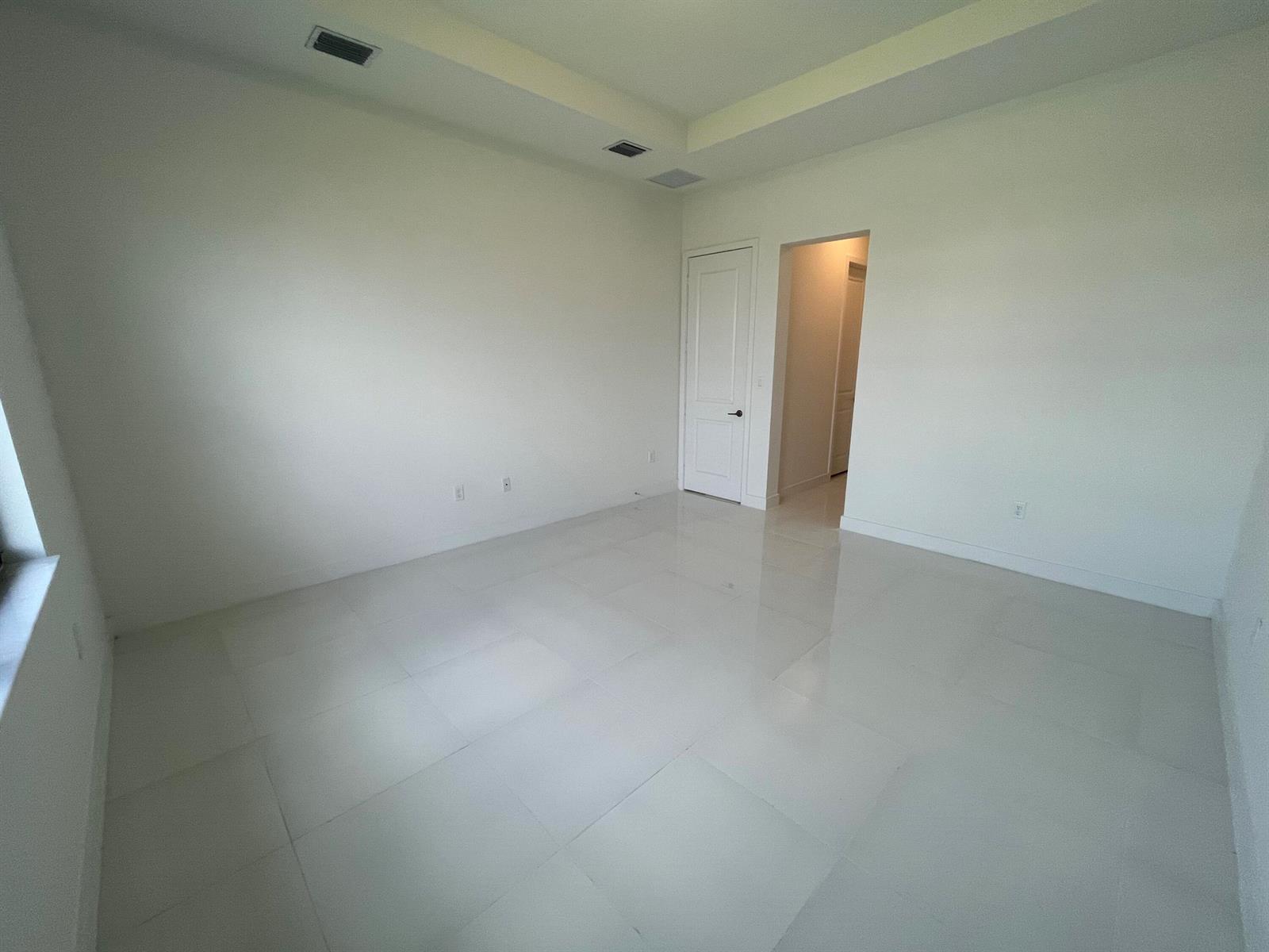 Building Photo - 4398 SW 173rd Ave