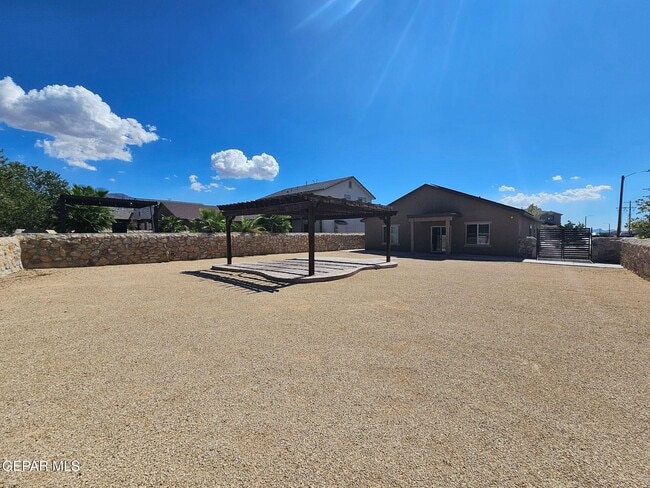 Building Photo - 7565 Wolf Creek Dr