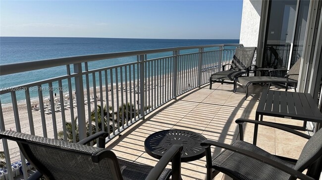 Building Photo - 17375 Collins Ave