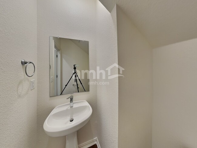 Building Photo - 2721 Meadowood Heights