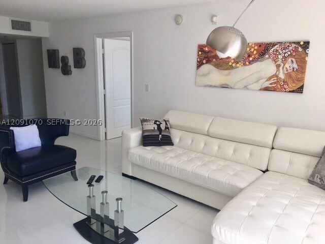 Building Photo - 1200 Brickell Bay Dr