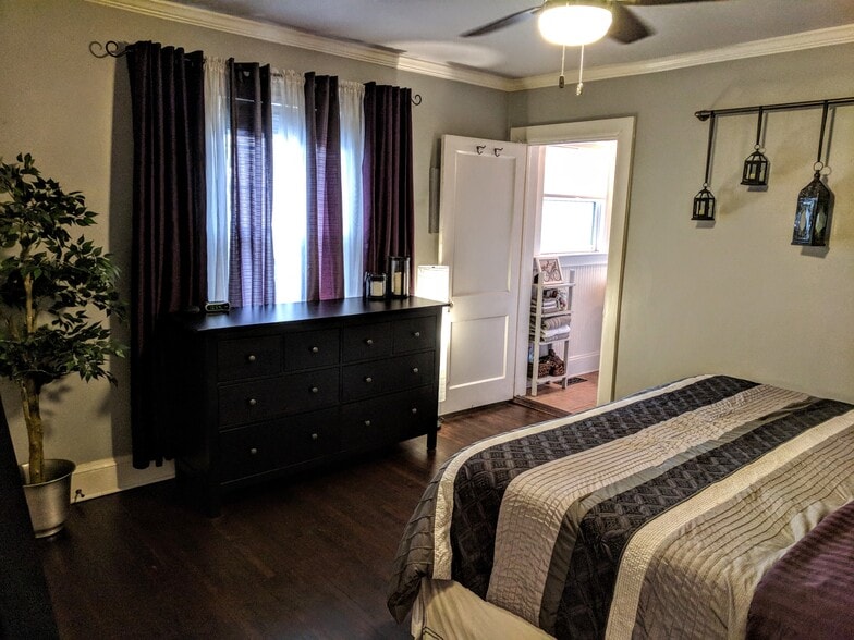 Primary bedroom - 1627 Nassau Blvd