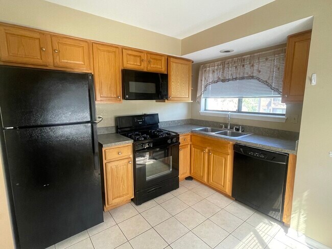 Building Photo - 3258 W 184th St