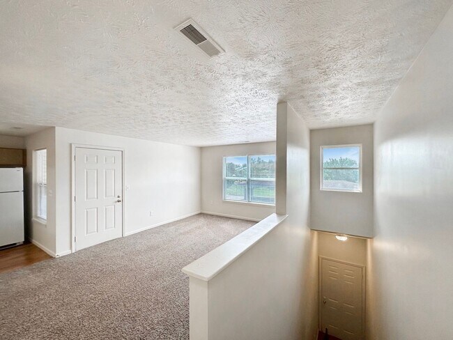 Building Photo - 174 Sand Creek Hwy