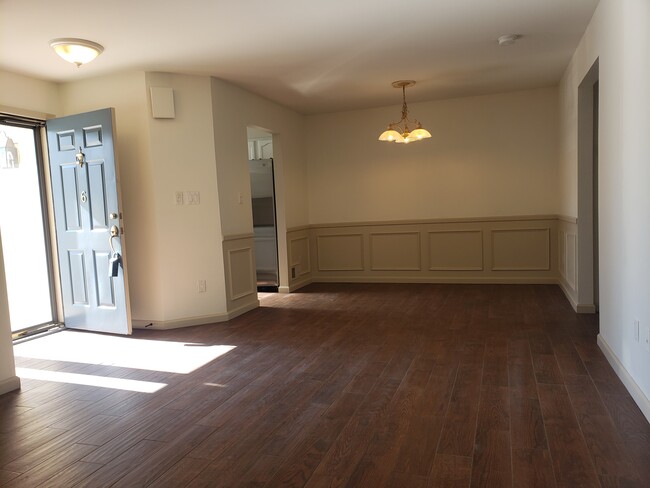 Sun Filled Home - 111 Country Club Dr