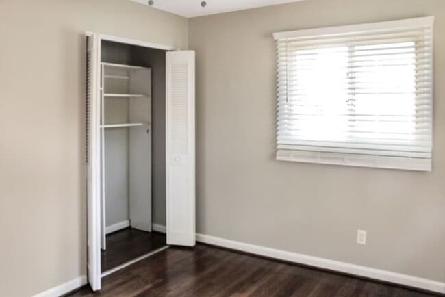 Building Photo - Charming Corner Lot Brick Home With 3-Bedr...