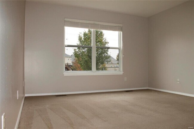 Building Photo - Move-in Ready!