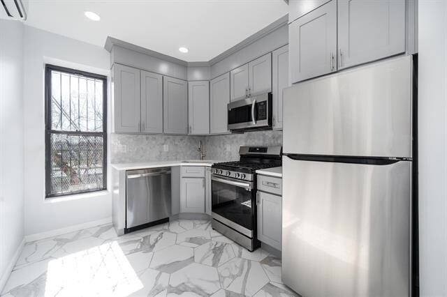 Building Photo - 258 Suydam Ave