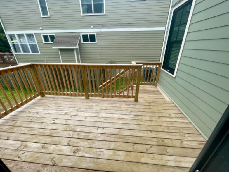 Building Photo - 2826 Bronte Ave