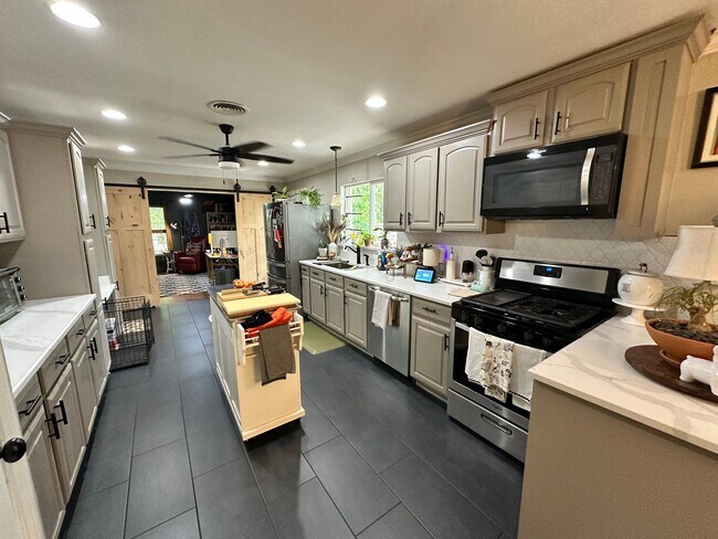 Building Photo - For Rent: Spacious 3 Bed + Office Home wit...