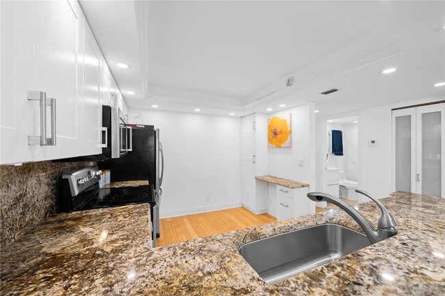 Building Photo - 5100 N Ocean Blvd