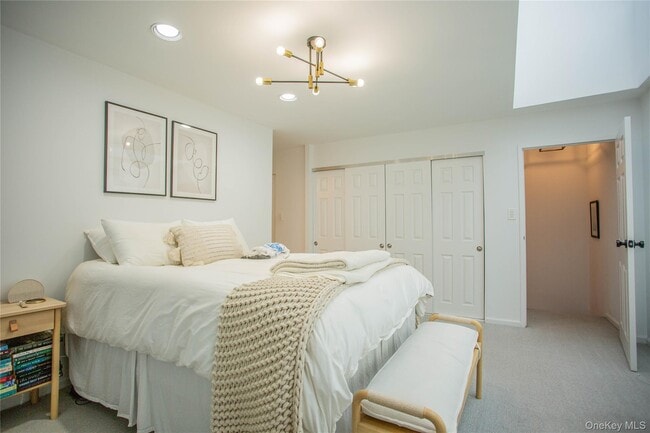 Building Photo - 100 W Broadway