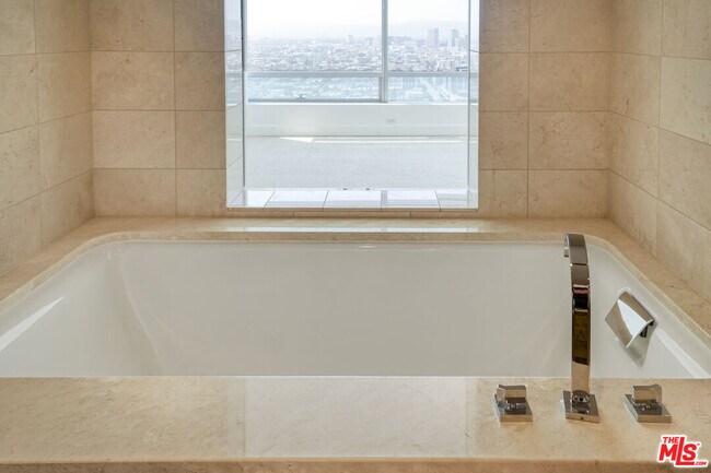 Building Photo - 900 W Olympic Blvd