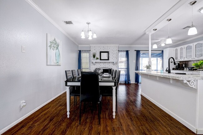 Building Photo - 10535 Breeds Hill Dr