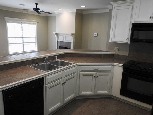 Building Photo - 124 St Fabian Dr