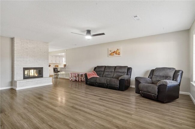 Building Photo - 1306 N Silent Grove Rd